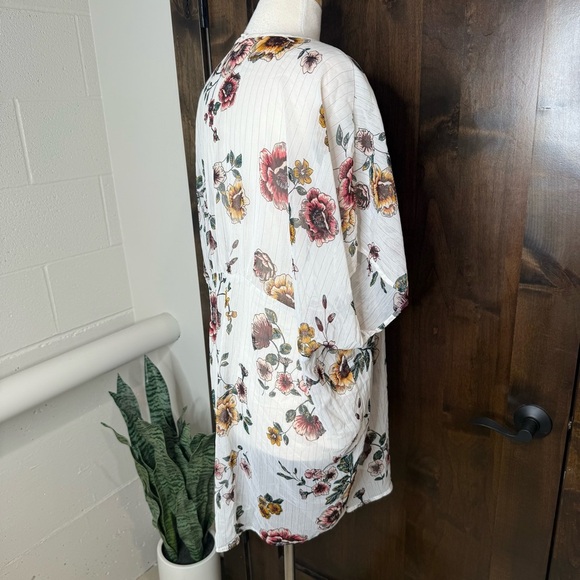 Maurice’s Floral Kimono Cardigan white semi sheer floral print Size 0/1 - Picture 3 of 10